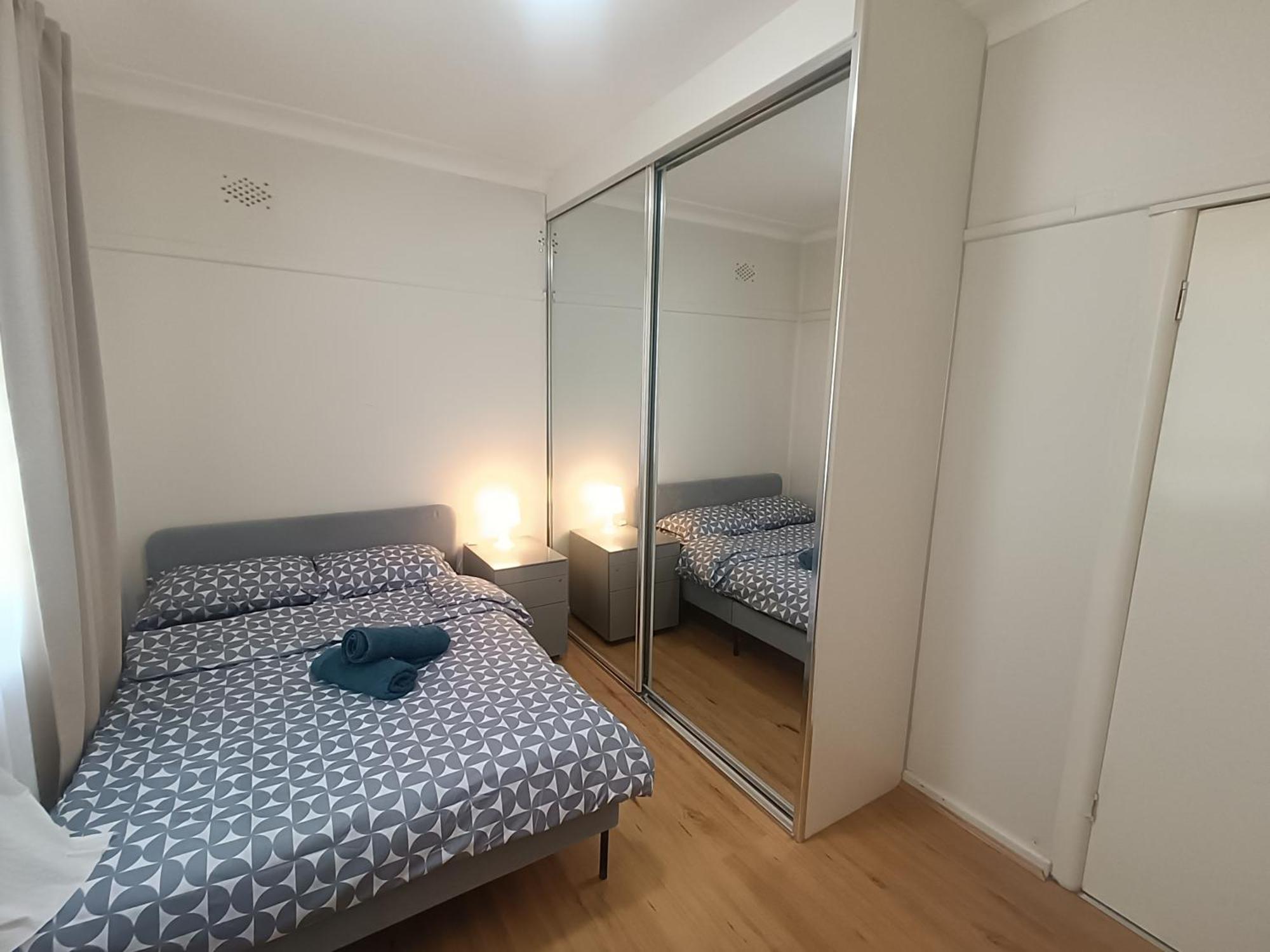 Comfortable Queen In Quiet House - E3 Alloggio in famiglia *